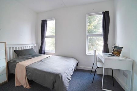 1 bedroom in a house share to rent - Photo 2