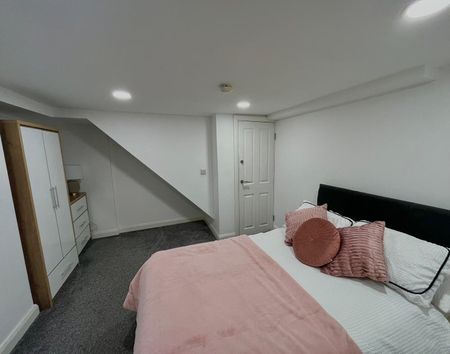 Room in a Shared House, Randolph Street, LS13 - Photo 3