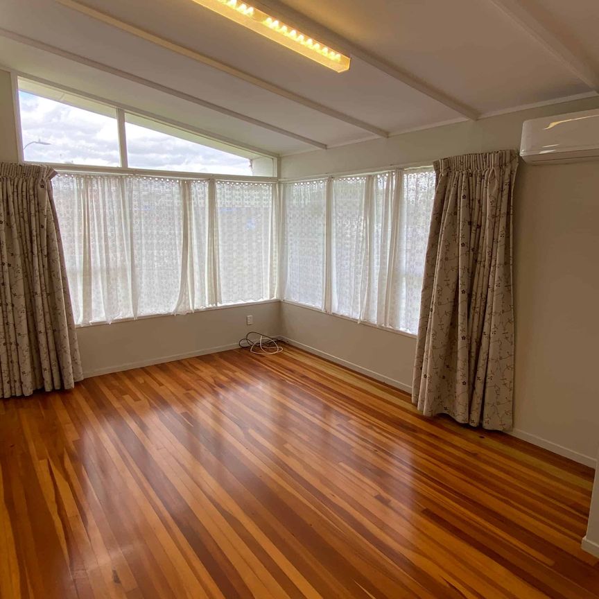 Family Comfort and Convenience in the Heart of Manurewa - Photo 1