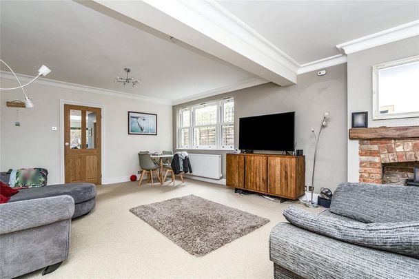 4 bedroom detached house to rent - Photo 1