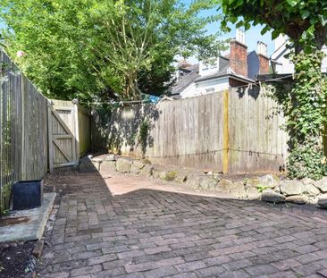 4 bedroom end of terrace house to rent - Photo 6