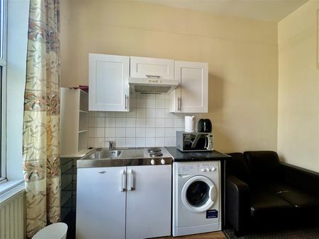 studio property to let - Photo 4