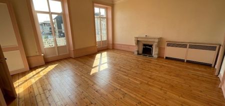 Location appartement de 211 m² - 5 pièces à Vannes - Photo 2