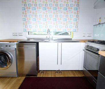 4 Bedroom House - End Terrace To Let - Photo 4