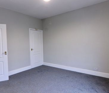 Newly Refurbished 3-Bedroom End Terrace in Popular Royston Location - Photo 4