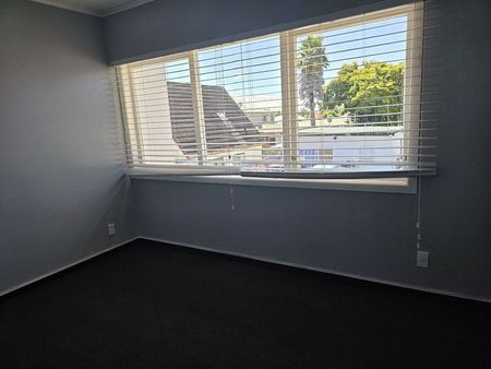 Modern Inner-City Living – Stylish 2-Bedroom Apart - Photo 2