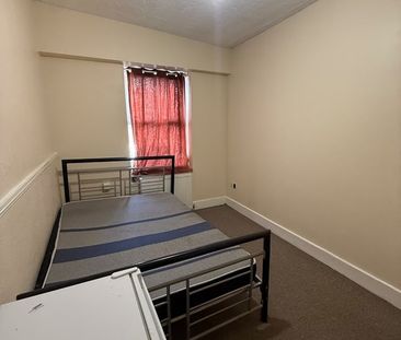 Room in a Shared House, Portland Road, SE25 - Photo 1
