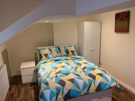 Ensuite Room 4, 26c Brookvale Ave, Belfast, BT14 6BW - Photo 4