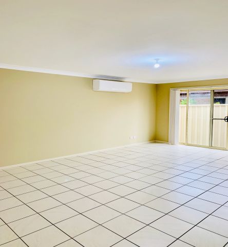 STUNNING 4 BEDROOM HOME CLOSE TO TOWN CENTER - Photo 5