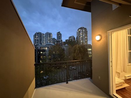 Top Floor 1185 Pacific Street Coquitlam - Photo 2