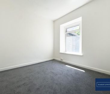 4 bedroom terraced house to rent - Photo 3