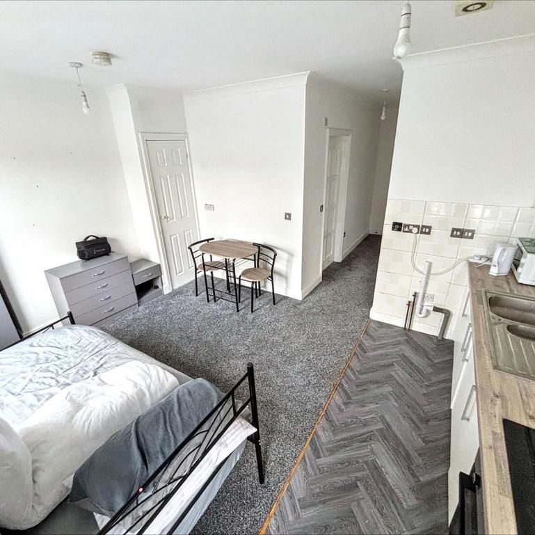 Studio to rent - Photo 1
