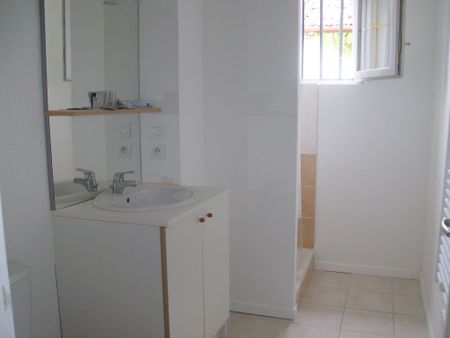 Location Appartement 2 pièces 34m² UHART CIZE 64220 - Photo 3