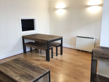 2 Bed Flat, Vauxhall, SW8 - Photo 4