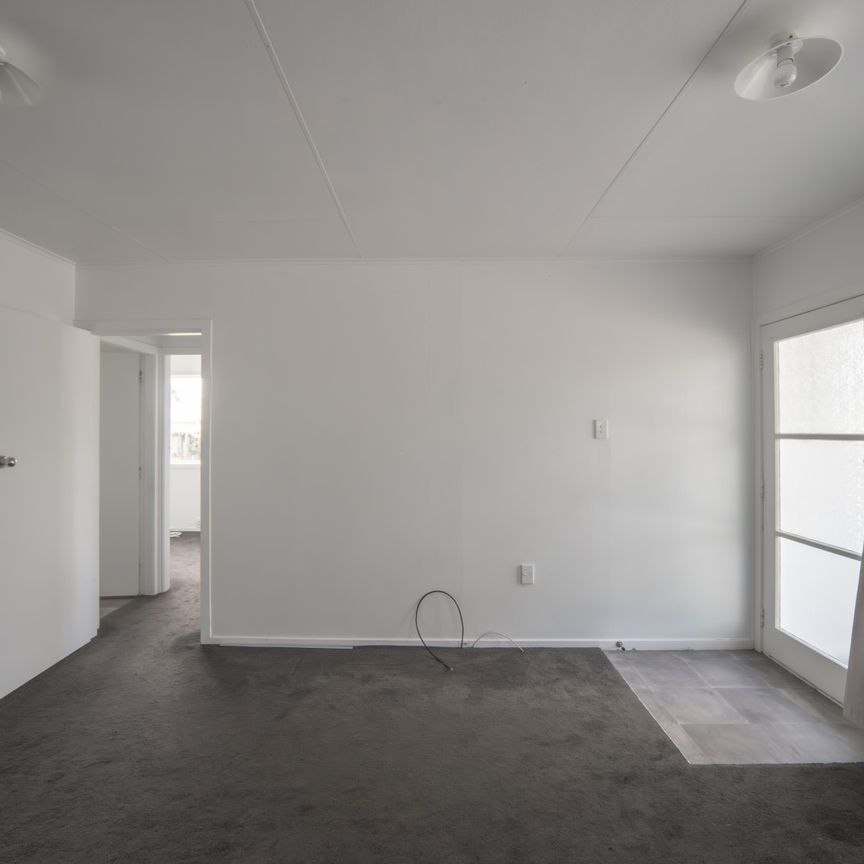 Tidy two bedroom home, close to the hospital - lawns included - Photo 1