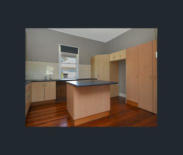 Character Home Excellence in the Heart of South Toowoomba! - Photo 4