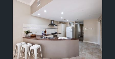 Private and spacious living - Photo 4