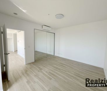 Spacious One Bedroom Apartment with Car Parking - Photo 4
