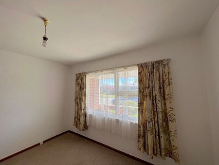 A renovated home close in a prime location - Photo 4