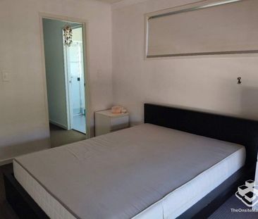 THOWNHOUSE IN FAMILY-FRIENDLY NOTTINGHAM SQUARE Furnished - Photo 4