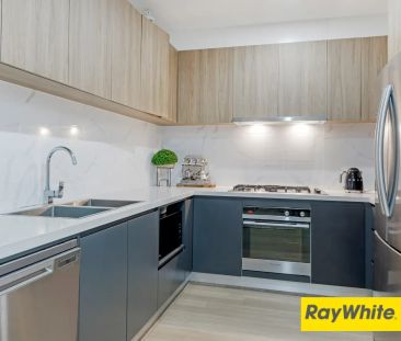 Immaculate 5-Bedroom Townhouse Offering Space, Style & Family Comfort - Photo 3