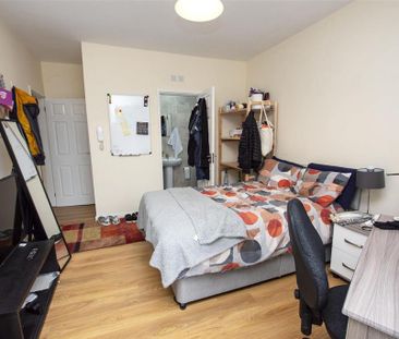 3 bedroom apartment to rent - Photo 1