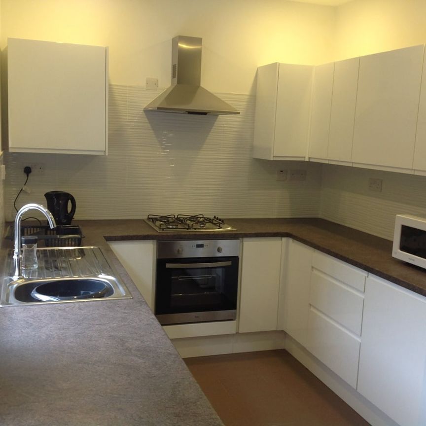 Room in a Shared House, Boulton Road, B21 - Photo 2