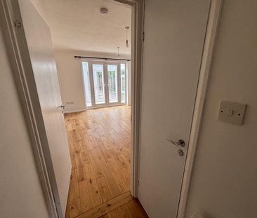 2 bedroom end of terrace house to rent - Photo 1