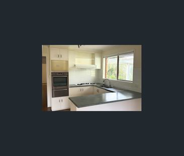 3 Bed Oasis with Golf Course Views. - Photo 3