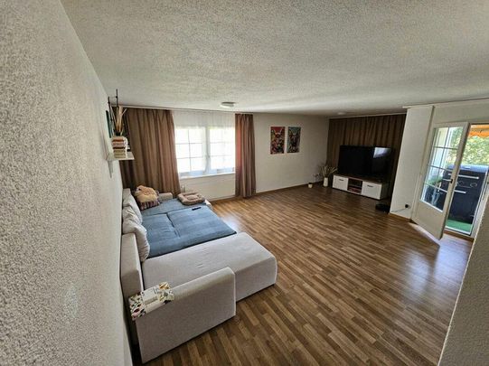 Grosszügige, helle 4.5 Zimmer Wohnung mit Balkon - Photo 1