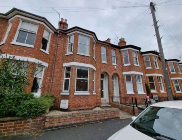 Granville Street Room 4 - Photo 1