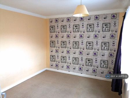 2 bedroom end of terrace house to rent - Photo 3