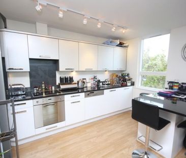 Walnut Tree Close, Guildford, Surrey, GU1 4SF - Photo 4