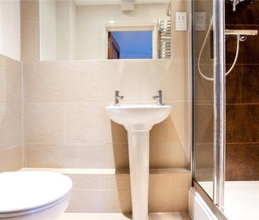 3 bedroom flat to rent - Photo 6