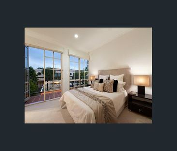 LIGHT FILLED HOME | FLARE REAL ESTATE - Photo 5