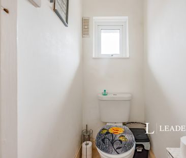 3 bedroom house to rent Knole Grove, East Grinstead, RH19 - Photo 3