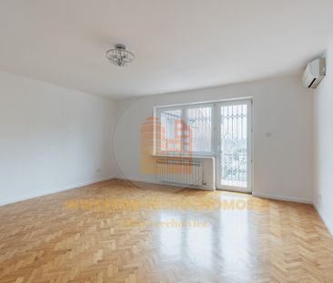 Warszawa, Wilanów, Wilanów Niski, Biedronki - Photo 2