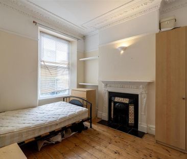 6 bedroom terraced house to rent - Photo 1