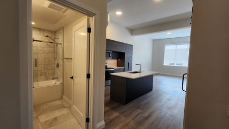 For Lease - 261 Front Street Unit# 3, Belleville, Ontario - Photo 2