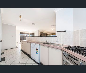 22 Floribunda Avenue, Halls Head, WA 6210 - Photo 4
