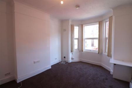 4 BED Terraced House To rent - Photo 2