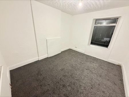 3 bedroom end of terrace house to rent - Photo 2