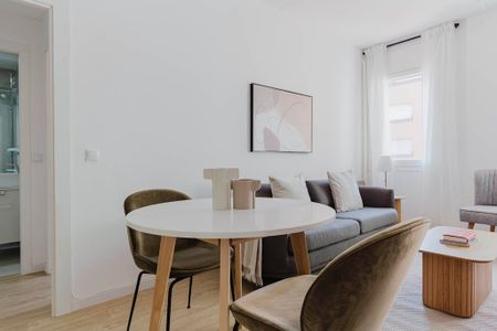 Carrer de Ramon Miquel i Planas, Barcelona, Catalonia 08034 - Photo 2