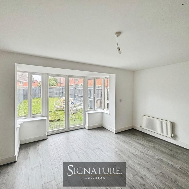 4 bedroom terraced house to rent - Photo 1