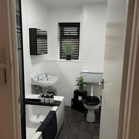 1 Bed Flat, Whinbrook Court, LS17 - Photo 4