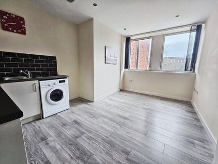 2 bedroom flat to rent - Photo 2