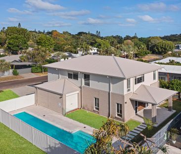 Brand New Executive Family Home – Coastal Luxury Meets Everyday Com... - Photo 4