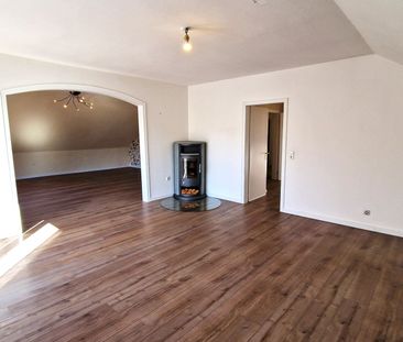 Großzügige 3-Zimmerwohnung im Dachgeschoss, mit Balkon und Dachterr... - Foto 2