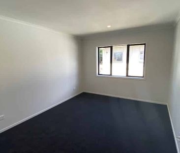 Studio Room in Top Hamilton East Location - Photo 4