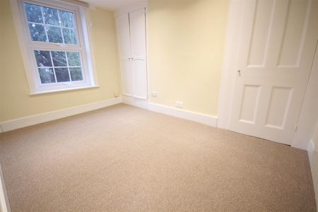 1 bedroom Apartment to let - Photo 2